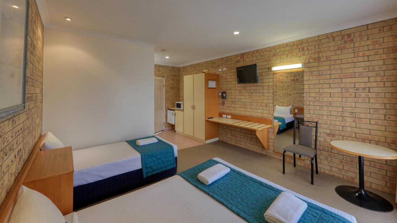 Mulga Country Motor Inn Чарлевил Екстериор снимка