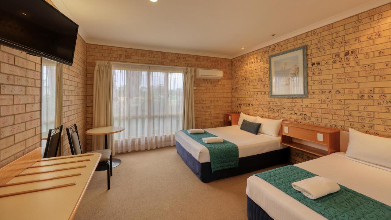 Mulga Country Motor Inn Чарлевил Екстериор снимка