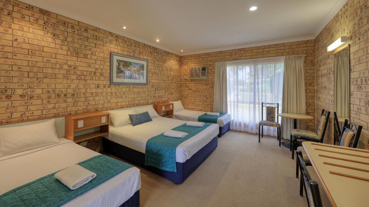 Mulga Country Motor Inn Чарлевил Екстериор снимка