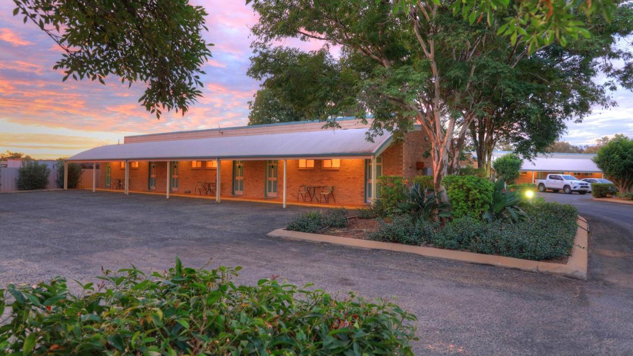 Mulga Country Motor Inn Чарлевил Екстериор снимка