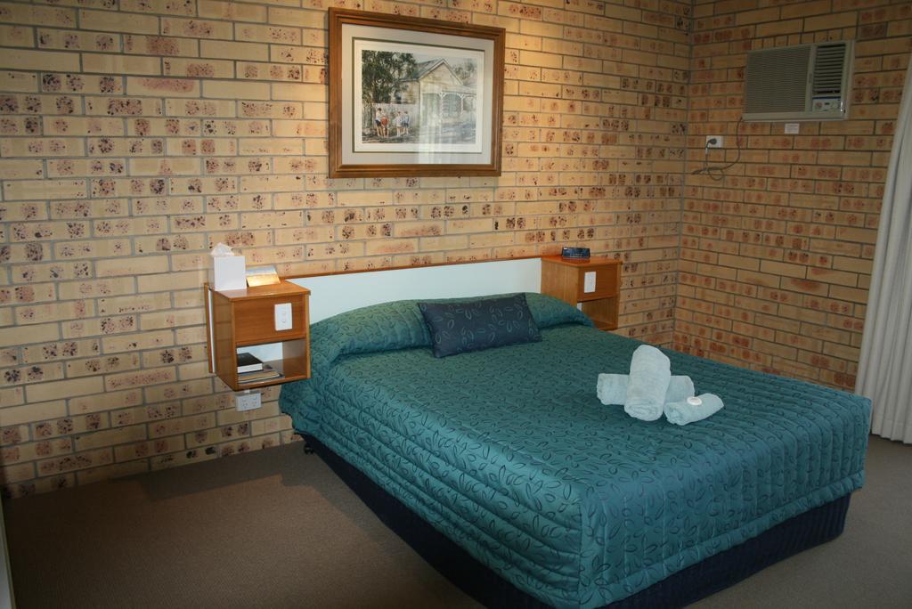Mulga Country Motor Inn Чарлевил Екстериор снимка