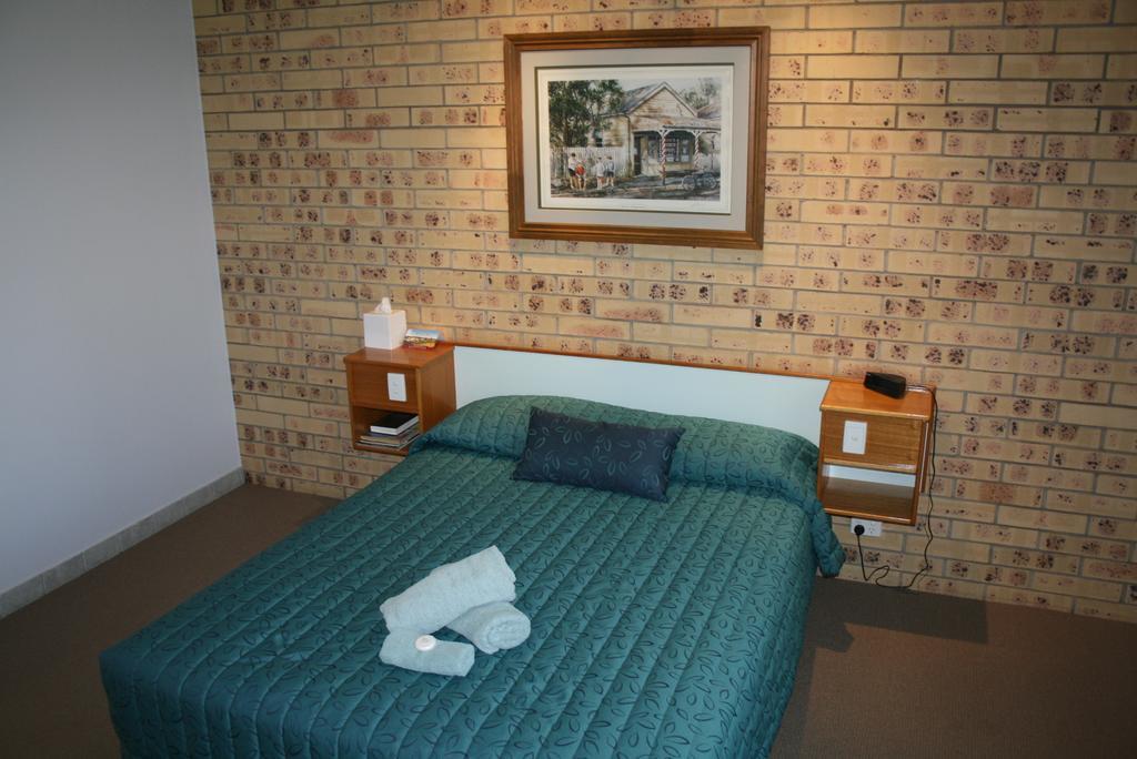 Mulga Country Motor Inn Чарлевил Екстериор снимка