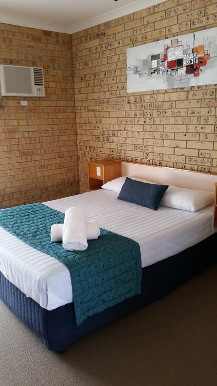 Mulga Country Motor Inn Чарлевил Екстериор снимка