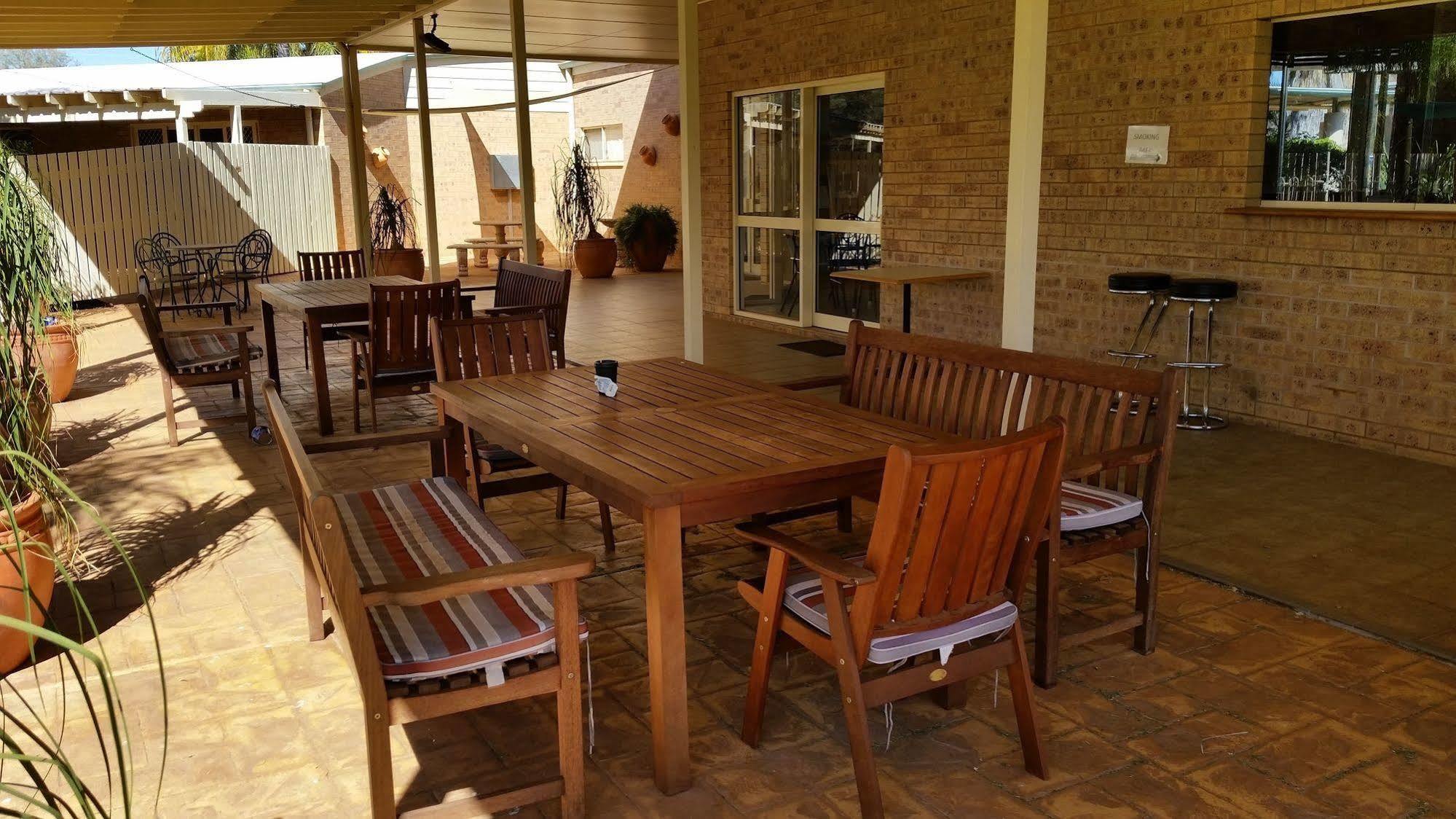 Mulga Country Motor Inn Чарлевил Екстериор снимка
