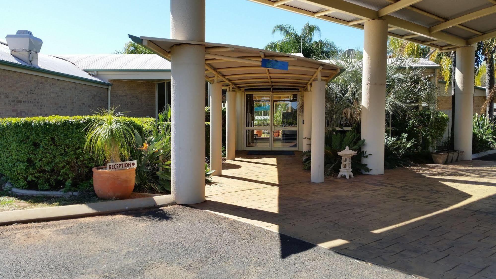 Mulga Country Motor Inn Чарлевил Екстериор снимка